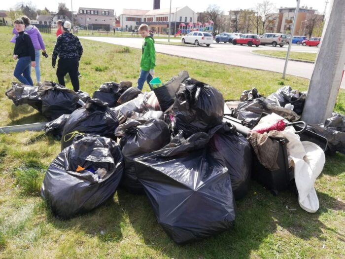 Több mint 300 diák szedte a szemetet!