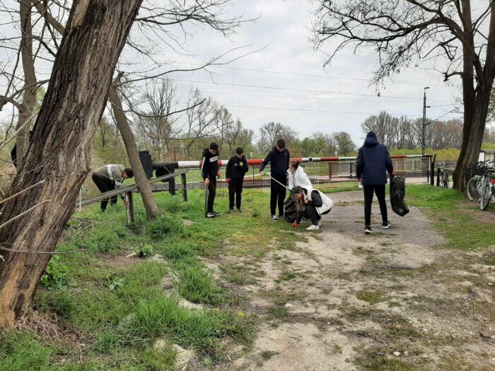Több mint 300 diák szedte a szemetet!