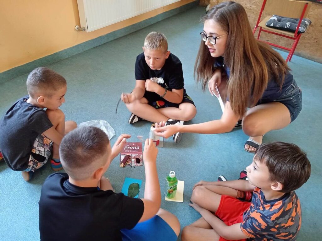 Liszkai Boglárka játékos foglalkozást tartott az ácsi Nyári napközis táborban!