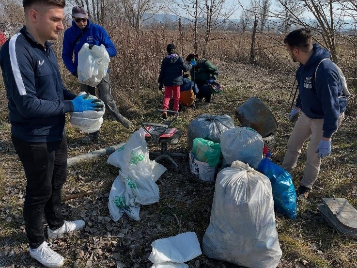 Nőnapi szemétszedő akció Esztergomban!
